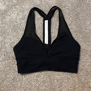Lululemon size 2 bra it’s a old style so I don’t know what it’s called